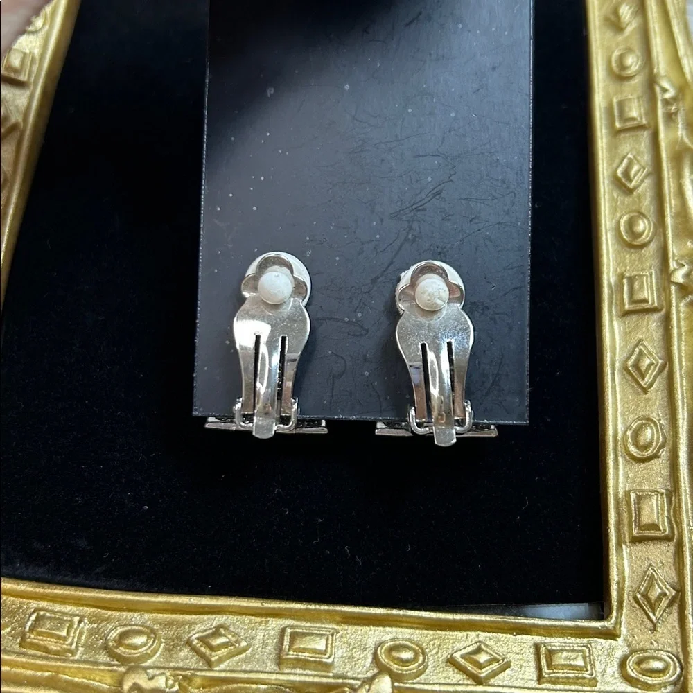 N/A elegant gold